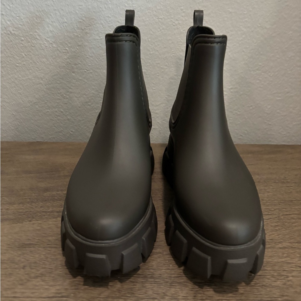 Jeffrey Campbell Olive Green Chunky Chelsea Ankle Boots - Picture 2 of 6